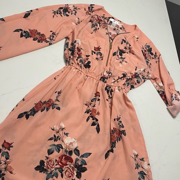 Peachy coloured floral dress - Picture 1 of 3